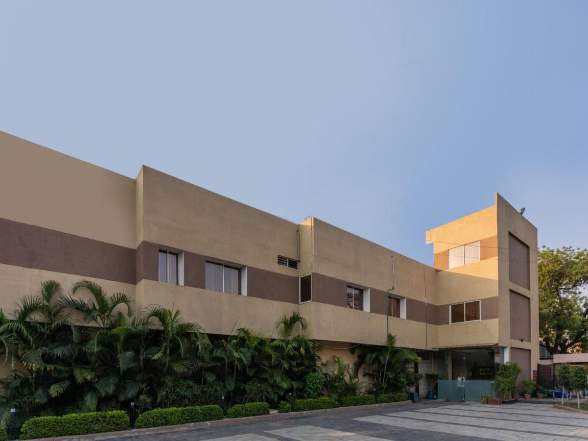 Oyo 4956 Hotel Maharaja Palace Kanpur Ngoại thất bức ảnh