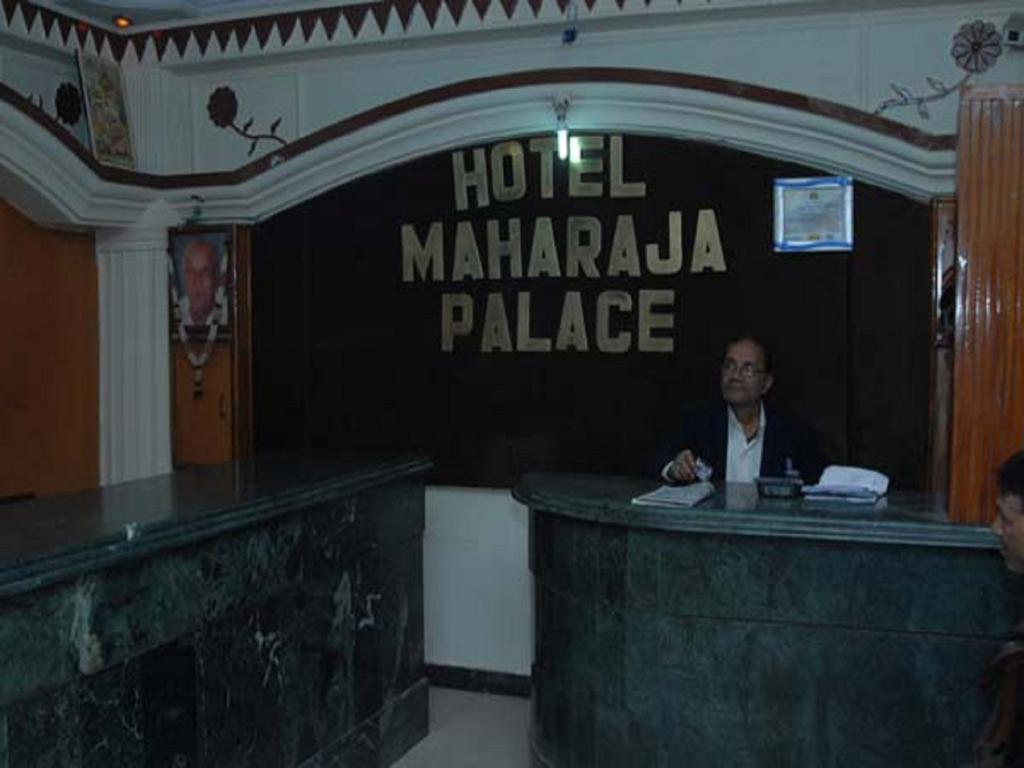Oyo 4956 Hotel Maharaja Palace Kanpur Phòng bức ảnh