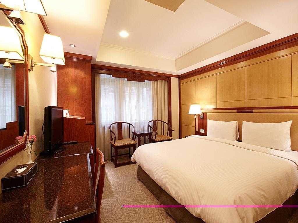 Oyo 4956 Hotel Maharaja Palace Kanpur Phòng bức ảnh