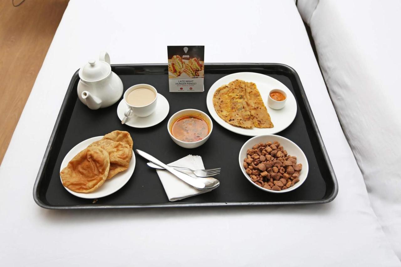 Oyo 4956 Hotel Maharaja Palace Kanpur Ngoại thất bức ảnh